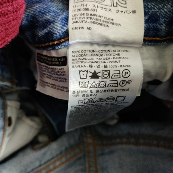 Levi's 501 Distressed Light Wash Crop Jeans - Picture 9 of 12